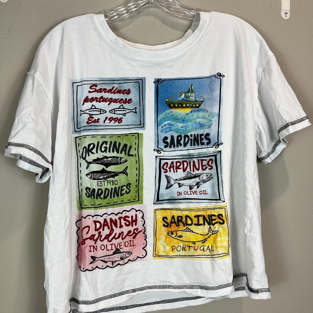 Women's White T shirt, Sardines embroidered, cropped, Size S